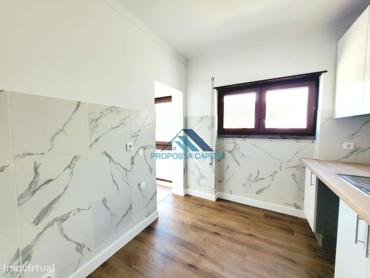 Apartamento T2 Totalmente Remodelado | Centro Sesimbra 200m da Praia-1