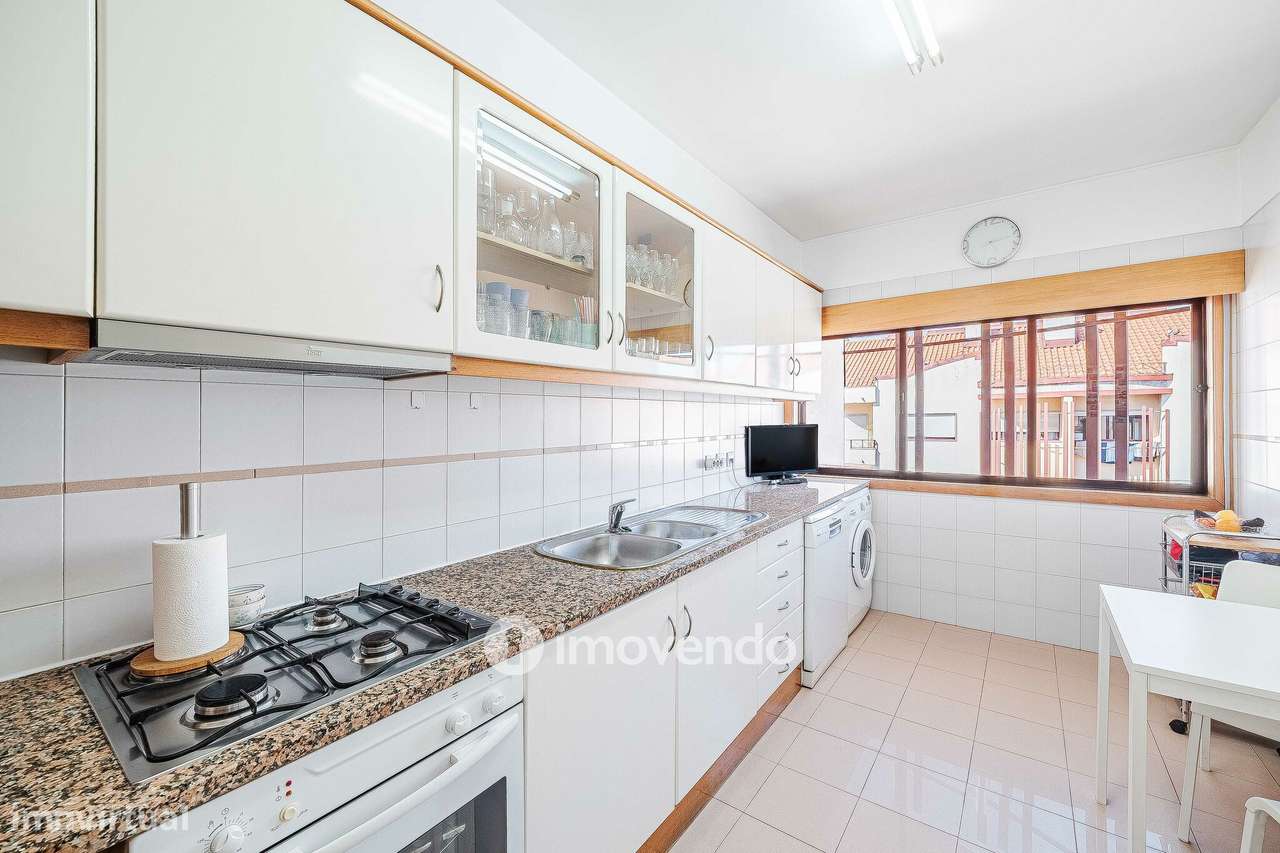 Apartamento T3, com garagem e arrecadação, na Ramada-7