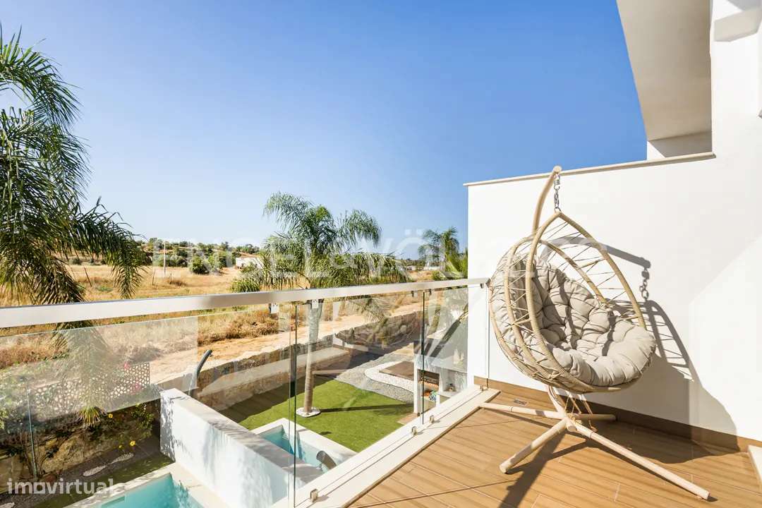 Moderna moradia em banda V3 com piscina privada-13