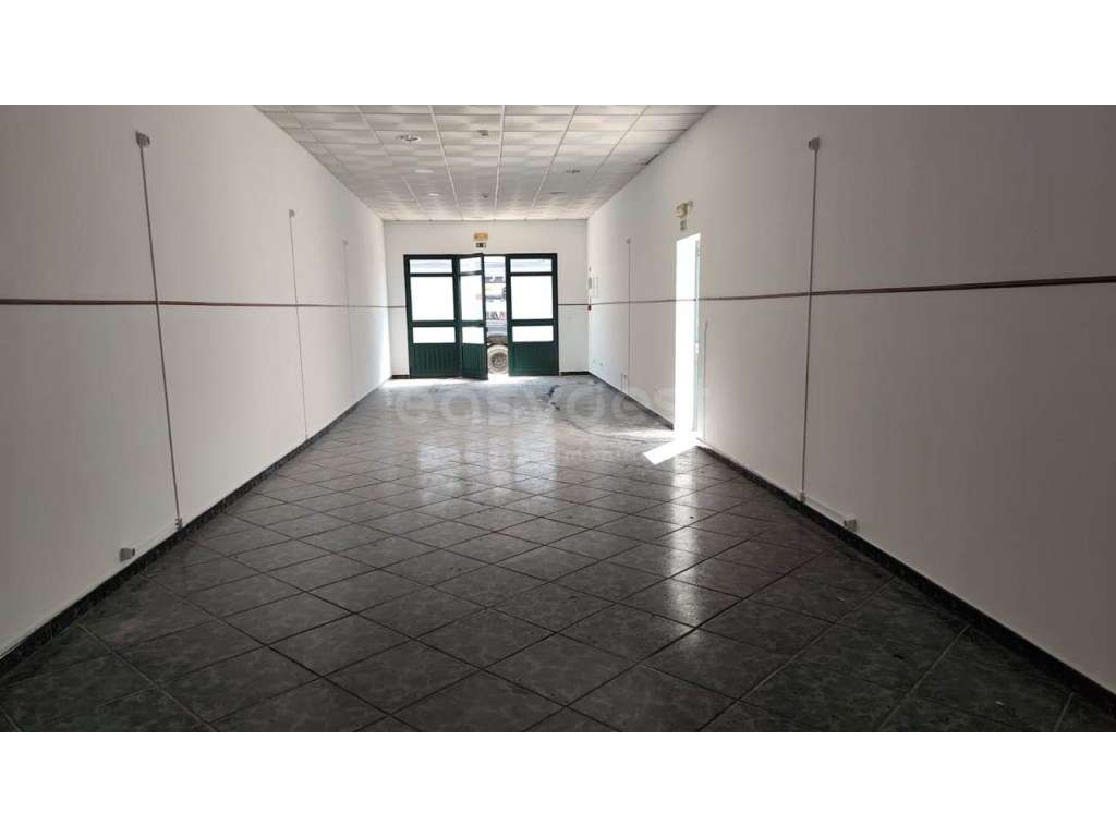 Loja em Bom Estado com Boas Áreas no Centro da Vila de Aljustrel - Grande imagem: 5/12