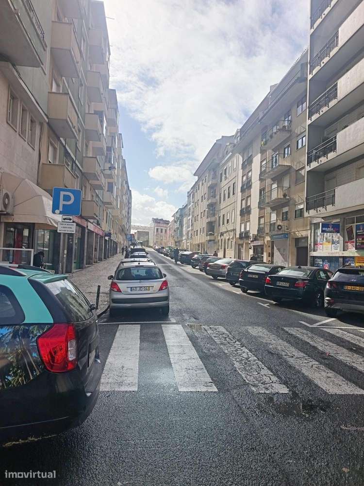 Apartamento T4 para Remodelação Total em Arroios – Rua Pascoal de Melo-10