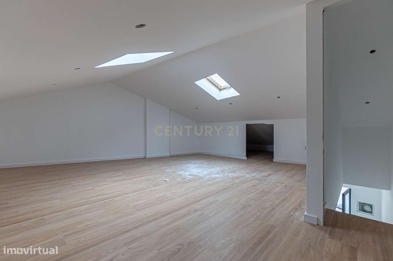 Excelente Oportunidade – T2+2 Duplex em Águas Santas-28