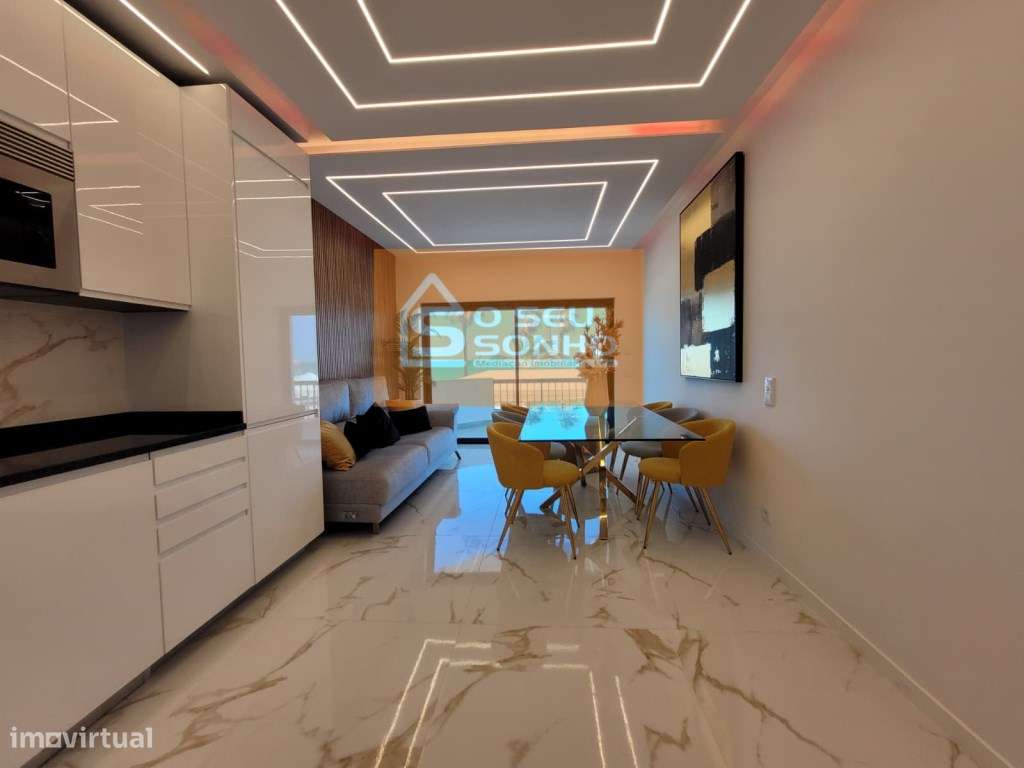 Apartamento T3 na primeira linha de mar em Quarteira-1