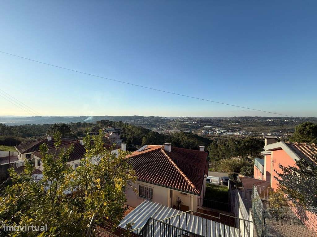 Moradia T3+1 com garagem - na encosta do Logo de Deus - Grande imagem: 4/29