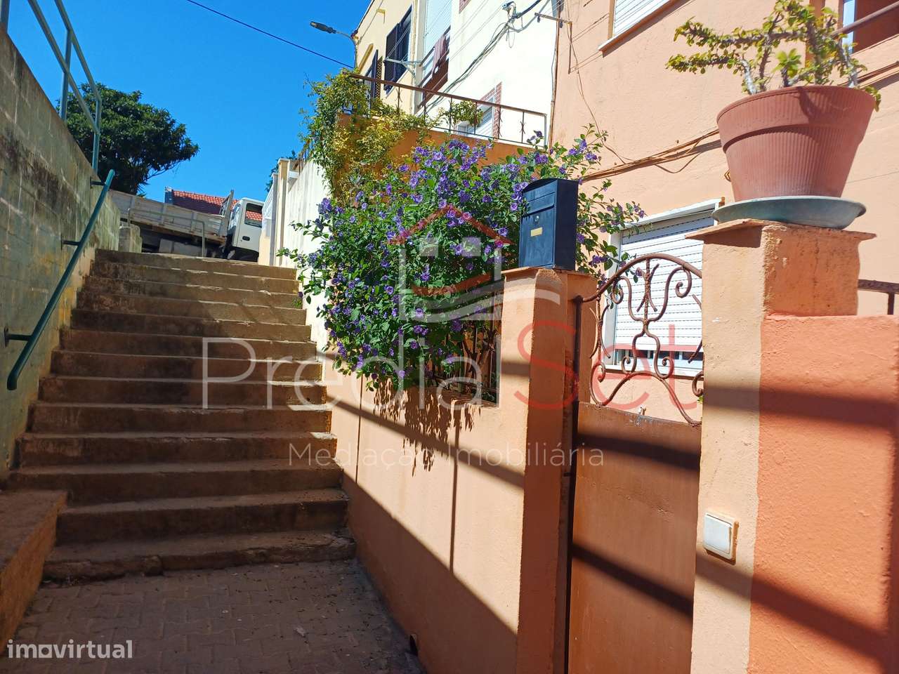 Moradia T3 Totalmente remodelada em Setúbal-29