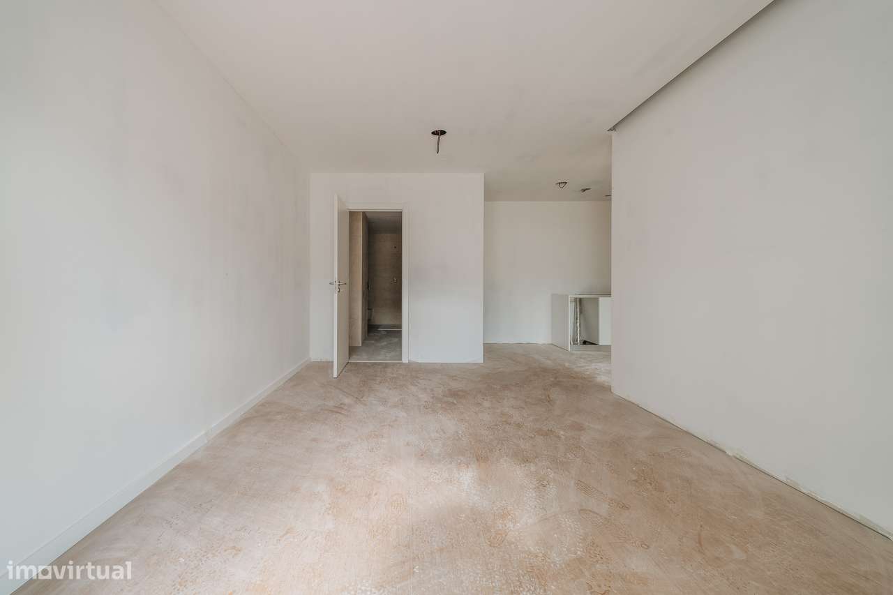 Apartamento T1 totalmente renovado com entrada independente – Minde-4