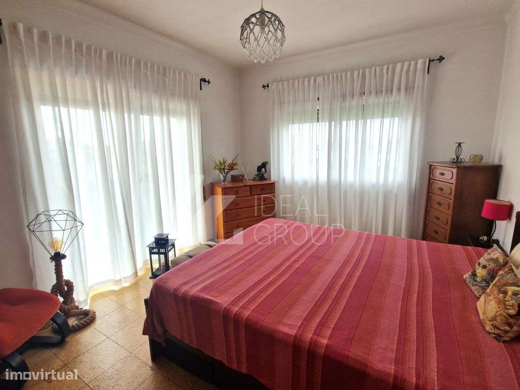 Moradia com Piscina em lote de 1.599 m² na Silveira-9