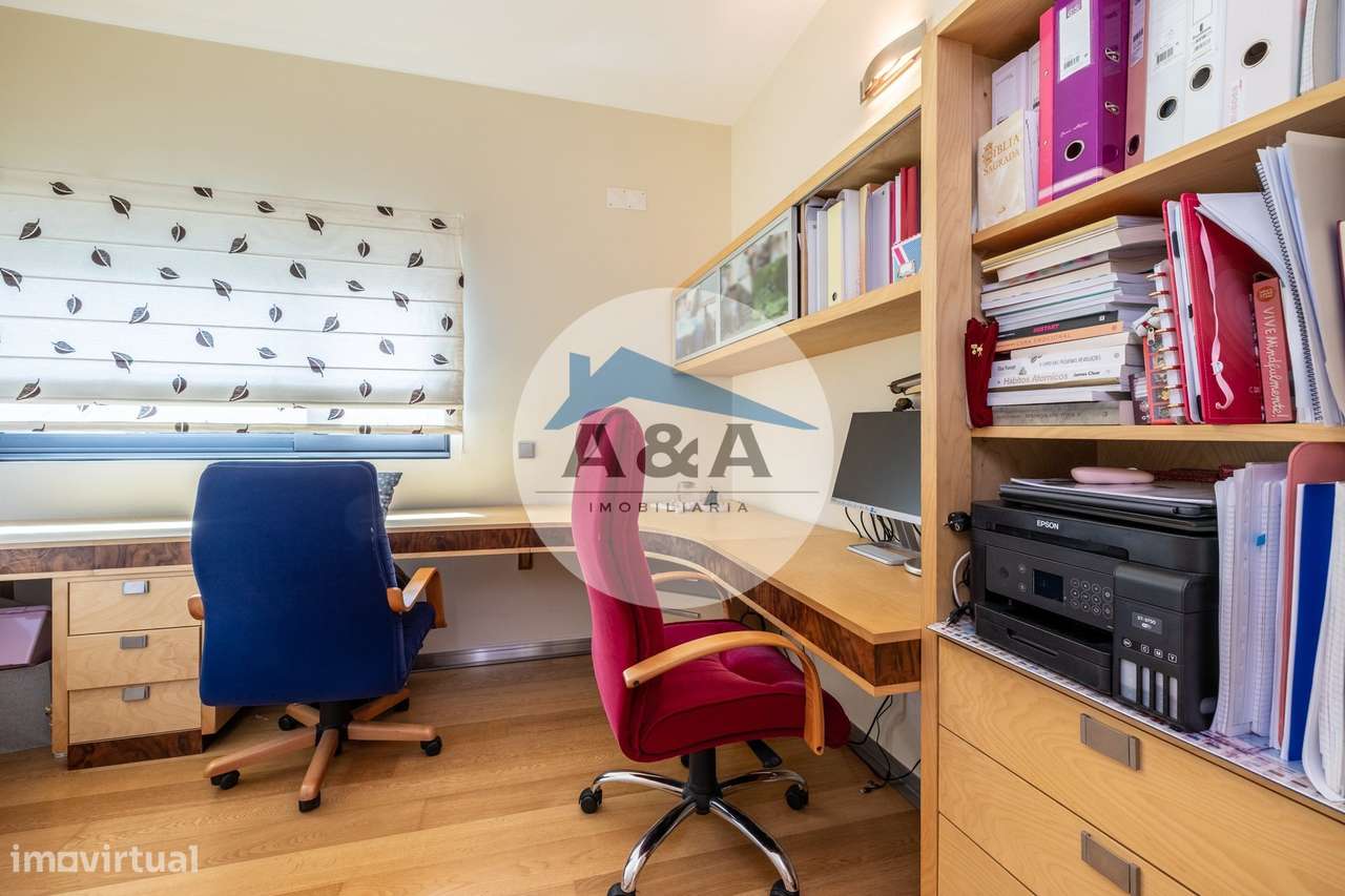 Exclusiva Propriedade de Luxo com Áreas Generosas e Próxima das Praias-35