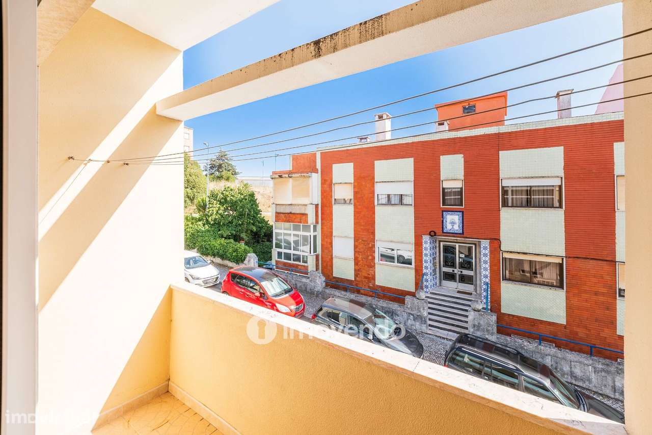 Apartamento T2 com cozinha equipada, na Amadora-5
