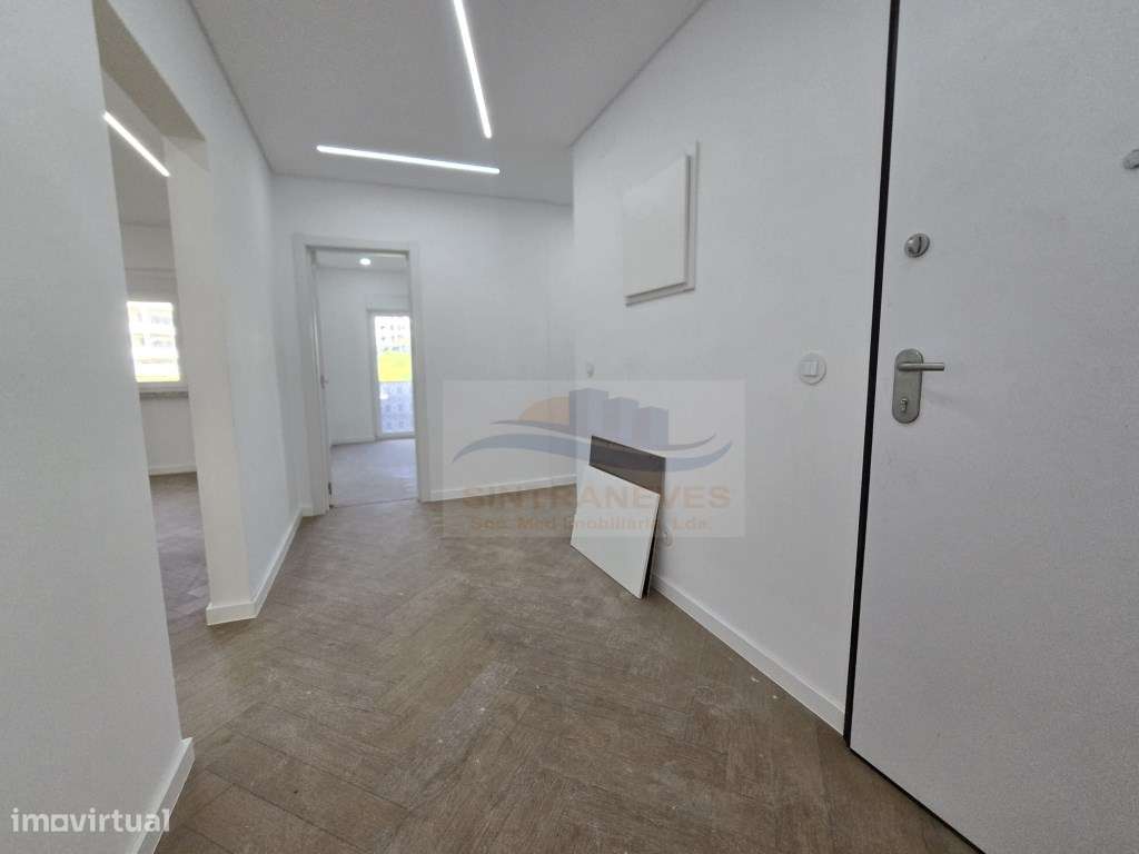 T3 Junto á Urbanização Vila Chã, com 2 WCS e Varandas - Totalmente ...-34