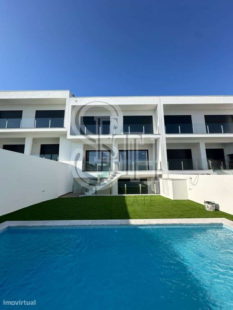 MORADIA V3+1 CENTRO DA CIDADE-8