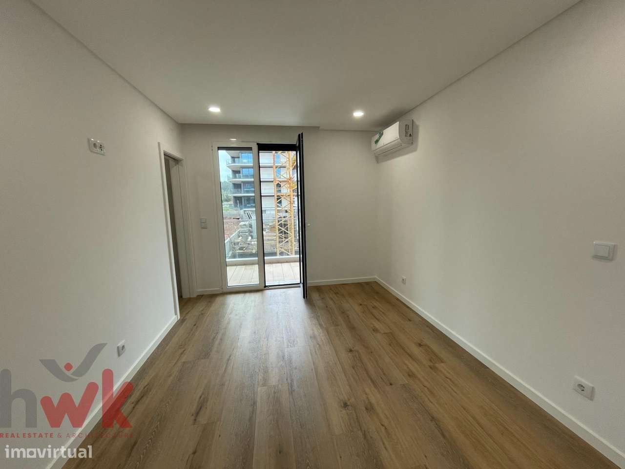 T2 Novo (2025) com 2 Suítes, Terraço e Garagem Box-24