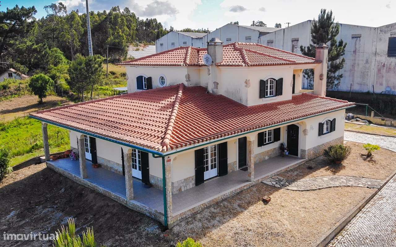 Moradia T4 isolada com logradouro de 2.200m² - Grande imagem: 4/38