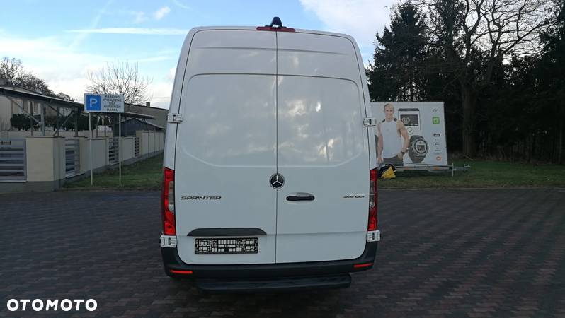 Mercedes-Benz Sprinter - 16