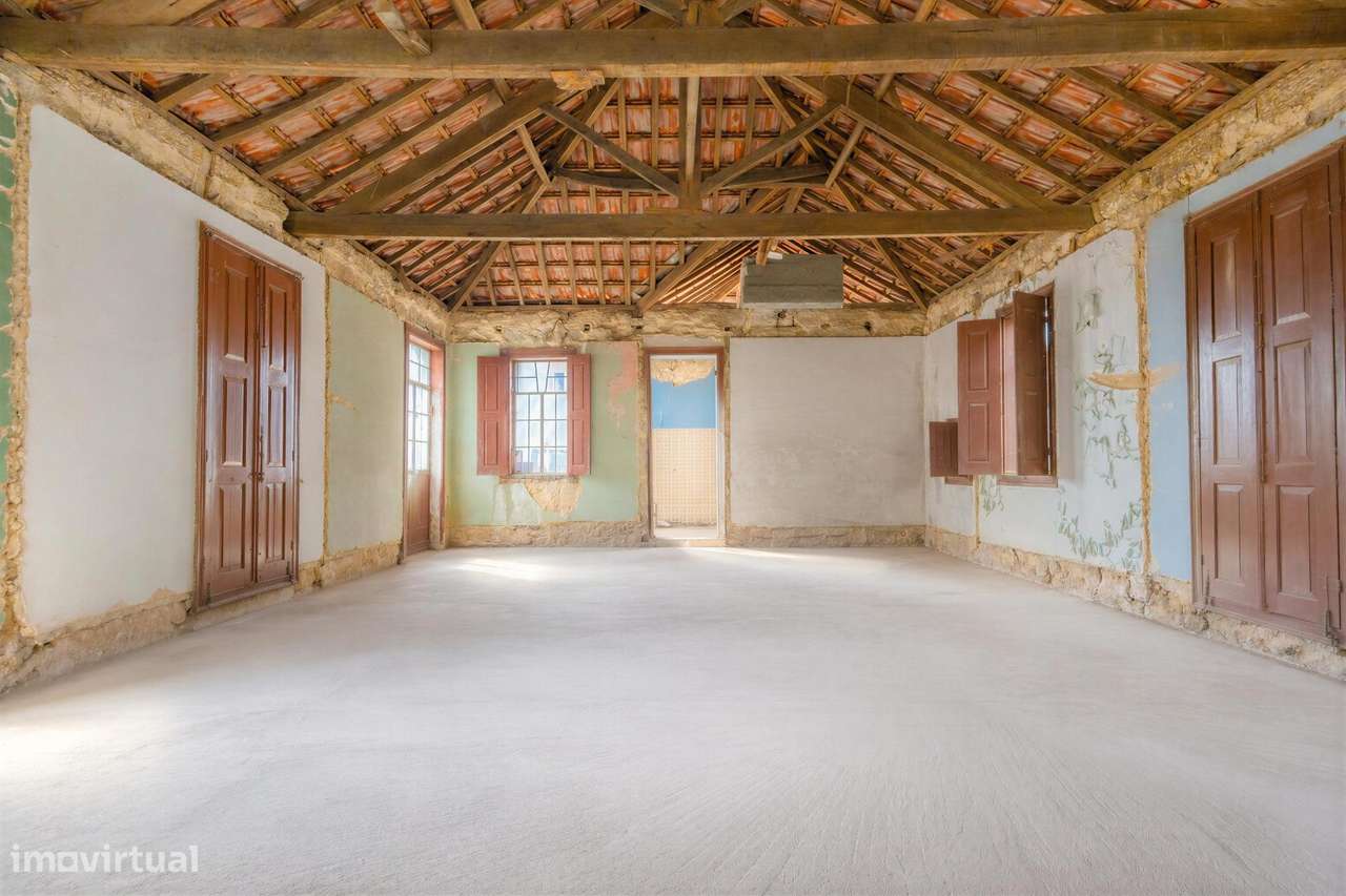 Moradia T2 renovada com Terraço, Jardim e Armazém - Centro de Baltar-16