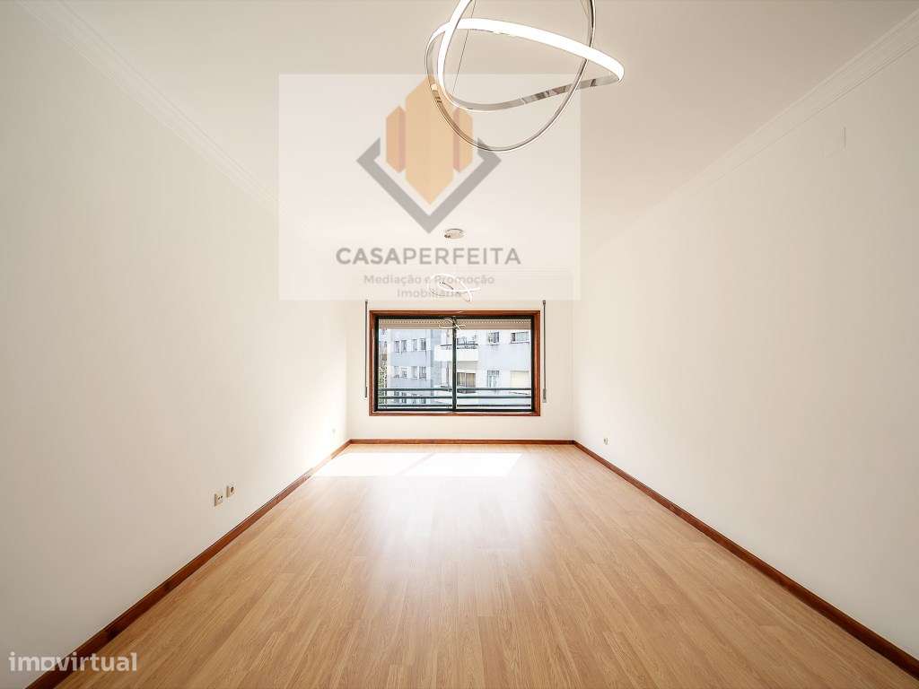 Fabuloso T2 Renovado com 100m2 - Próximo à Nova Linha de Metro e Es... - Grande imagem: 4/32