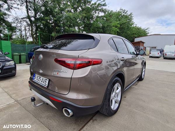 Alfa Romeo Stelvio - 5