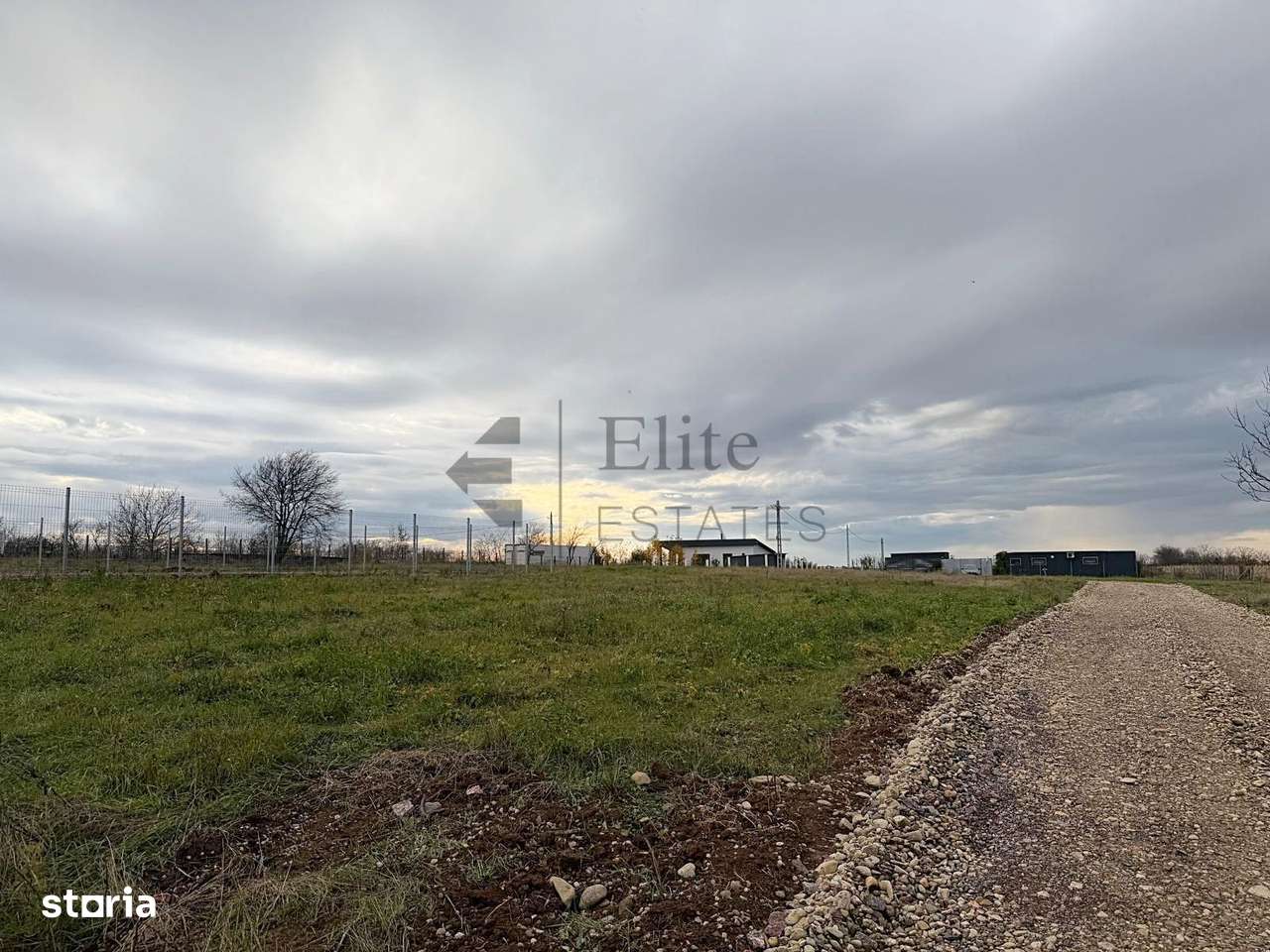 Teren intravilan de vanzare in Apateu | Dublu front-3