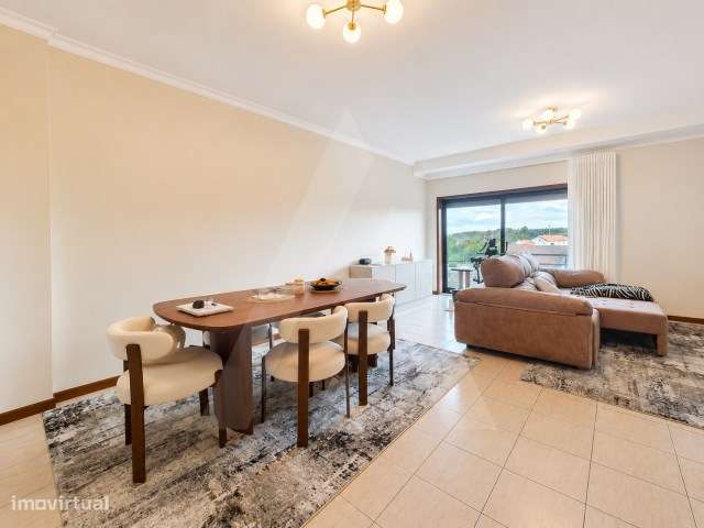 Apartamento T2 com terraço e garagem na Mamarrosa-5