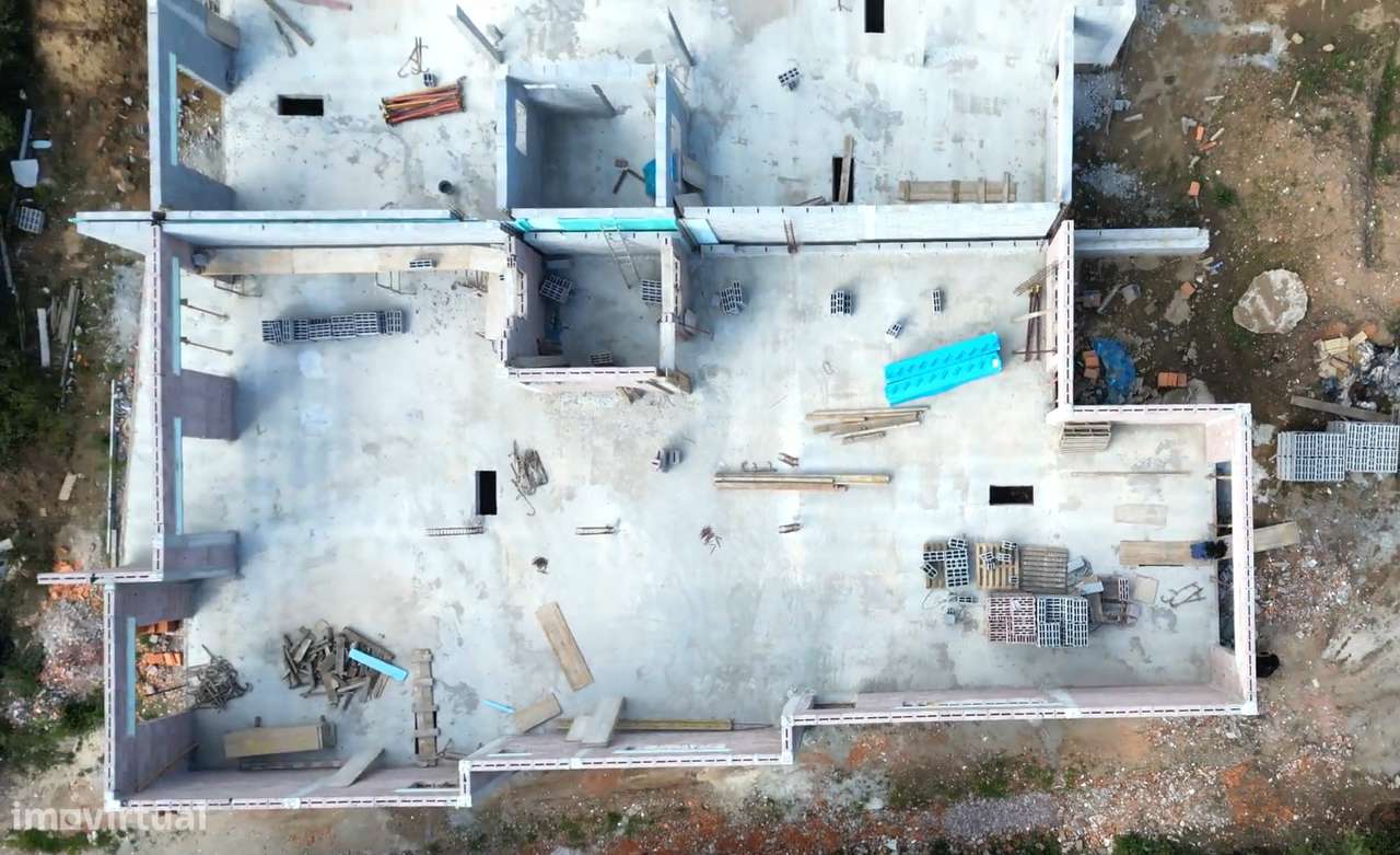 Moradia T4 com Piscina em Grijó – Espaço, Conforto e Privacidade-5