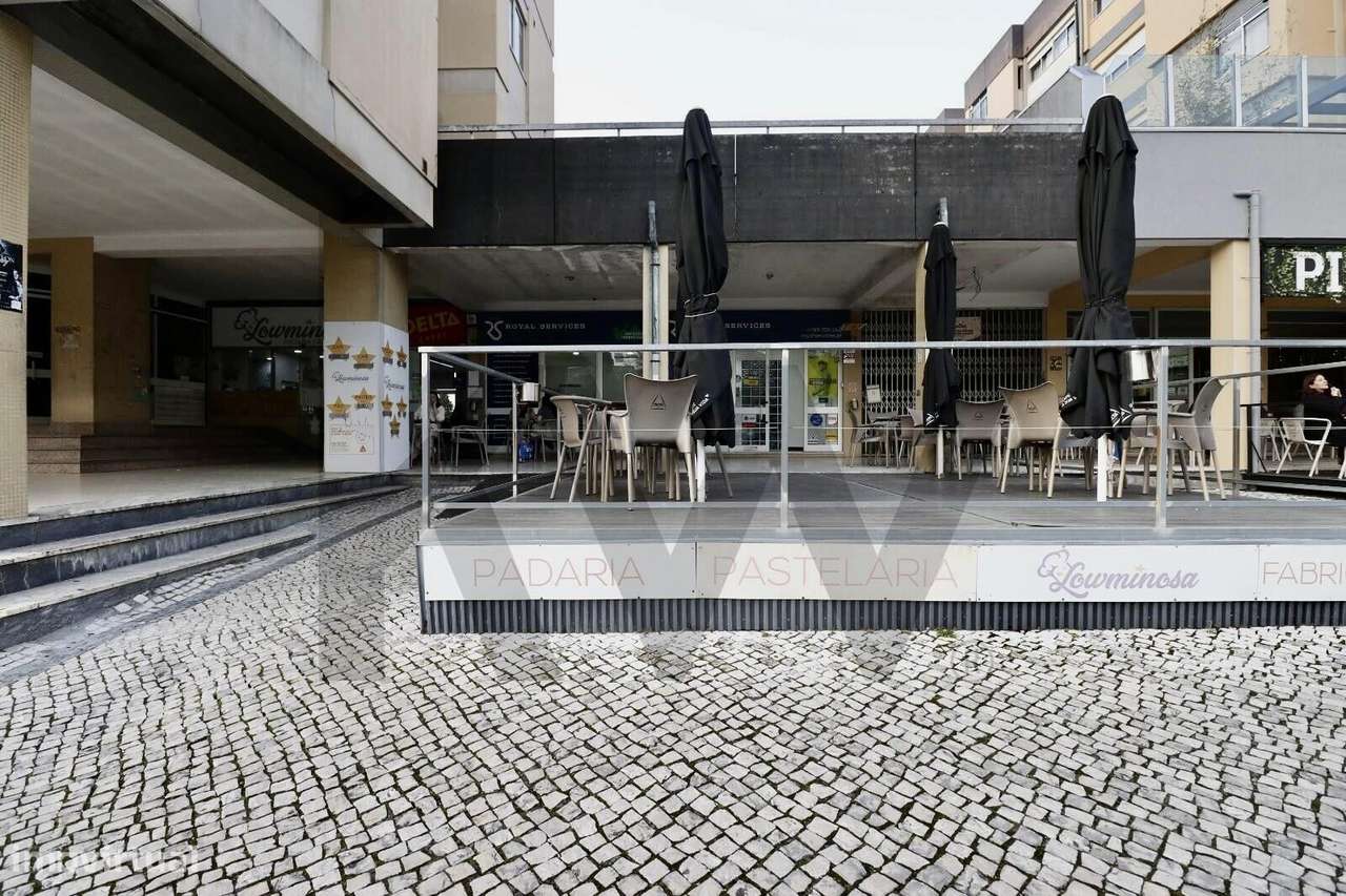 Trespasse de Padaria / Pastelaria no Centro de São João da Madeira-0