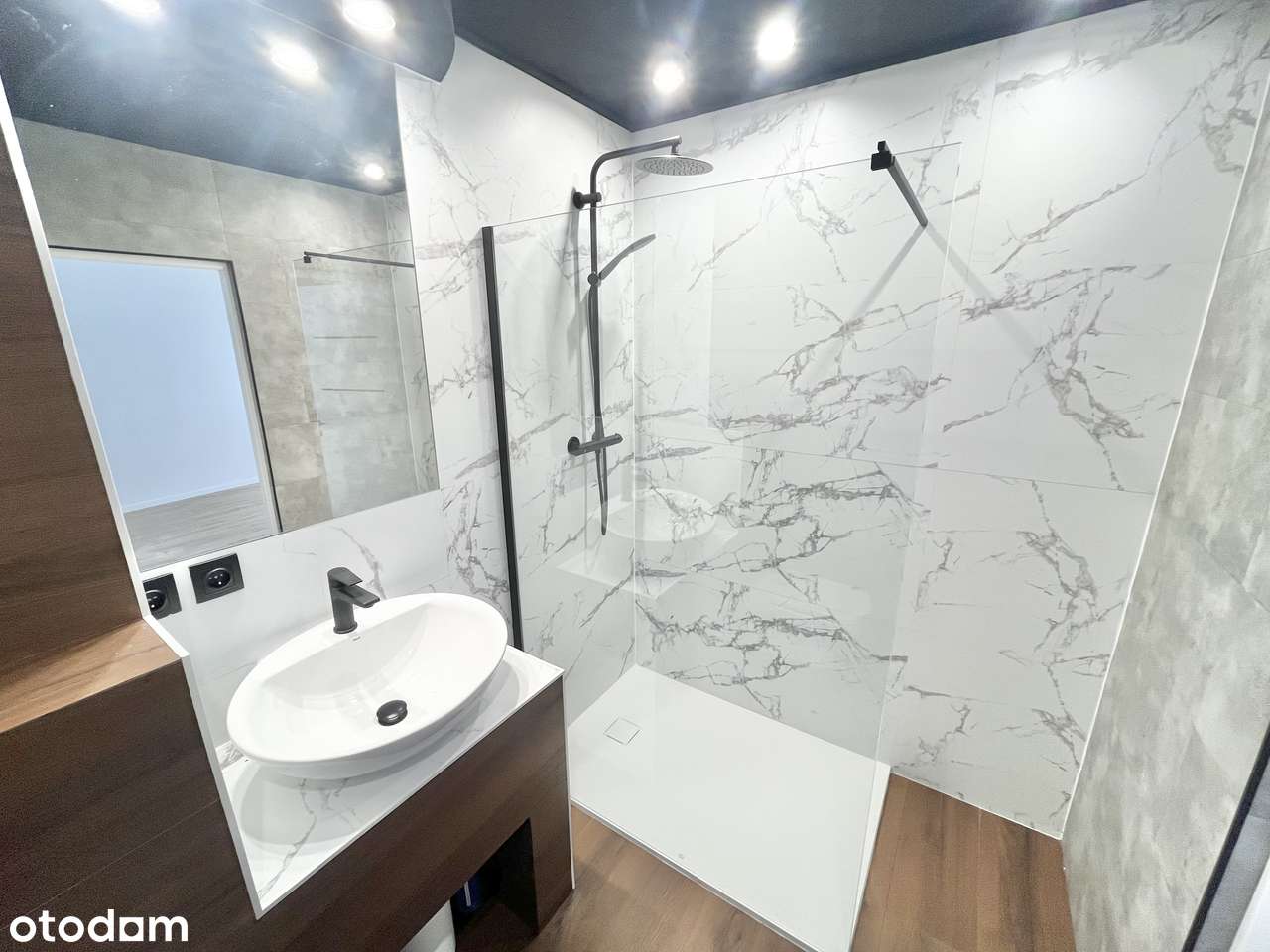 REZERWACJA! Po Odświeżeniu! Ogródek! Przestronne! Garaż!-8