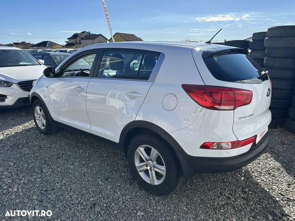 Kia Sportage 1.6 GDI 2WD Dream-Team Edition - 4