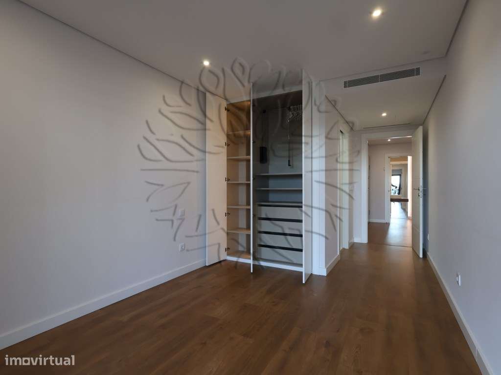 Apartamento T3 usado como novo em Vale Salgueiro, Montijo. Com 196 ...-31