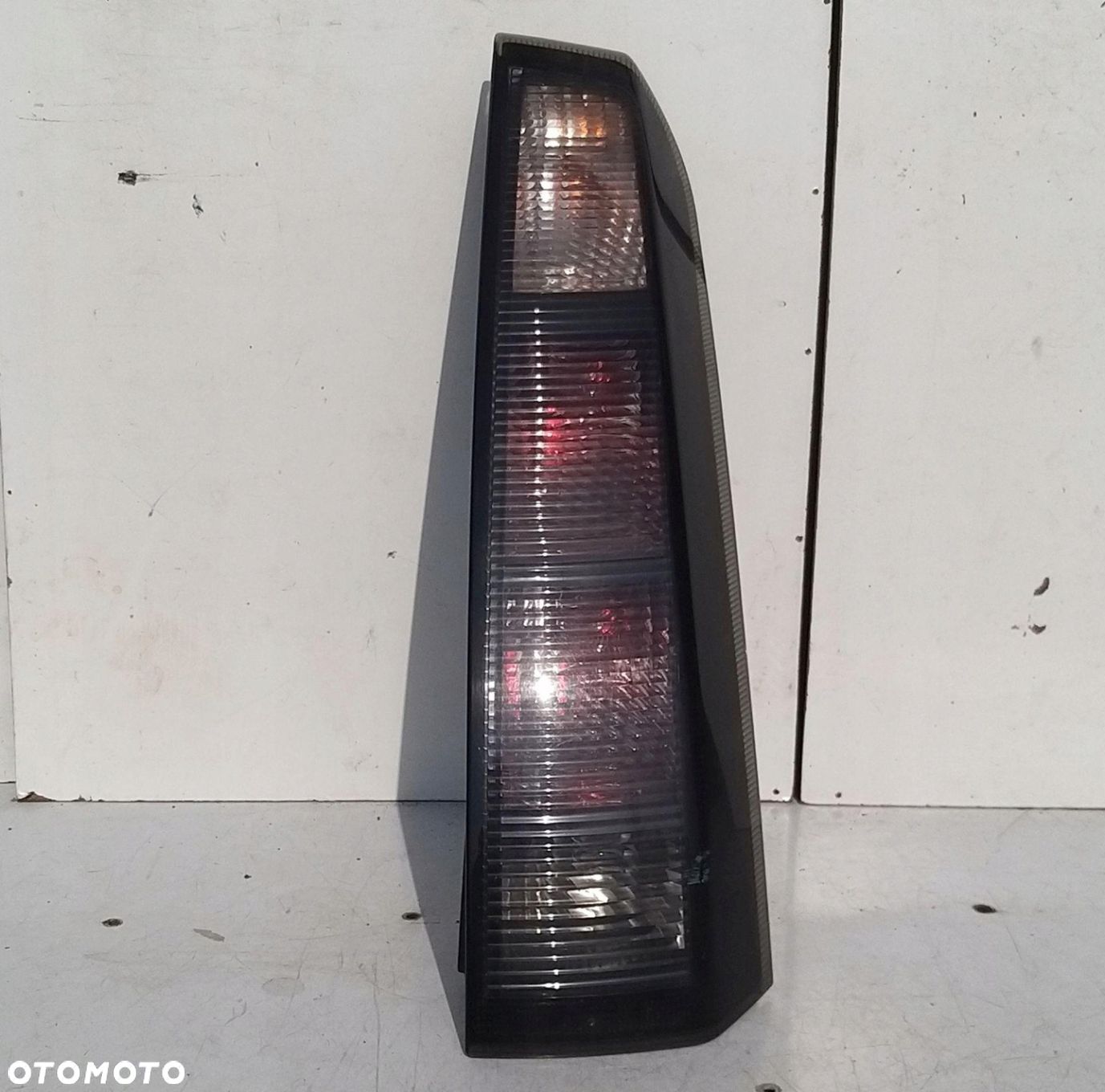 LAMPA TYŁ TYLNA PRAWA OPEL MERIVA A - 1