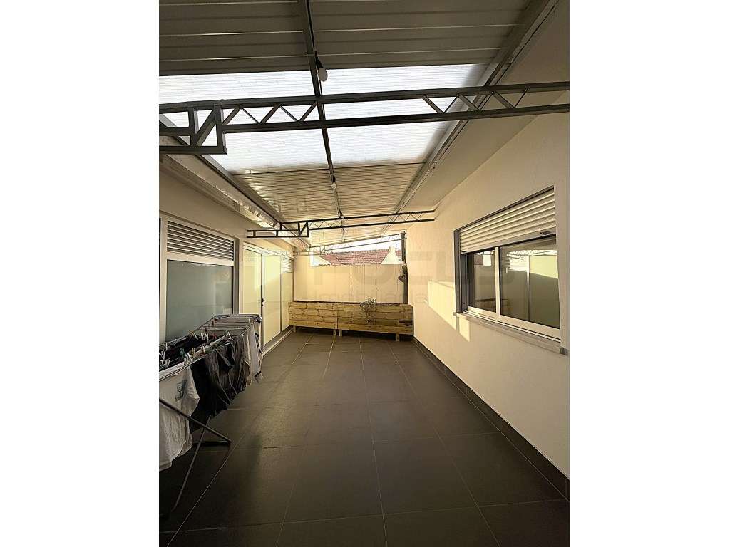 Apartamento T2 renovado com terraço Esgueira - CENTRO-23