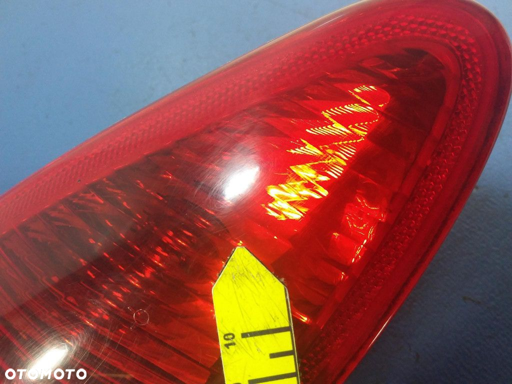 ALFA ROMEO 147 LAMPA TYŁ LEWA W KLAPĘ 46556346 - 8