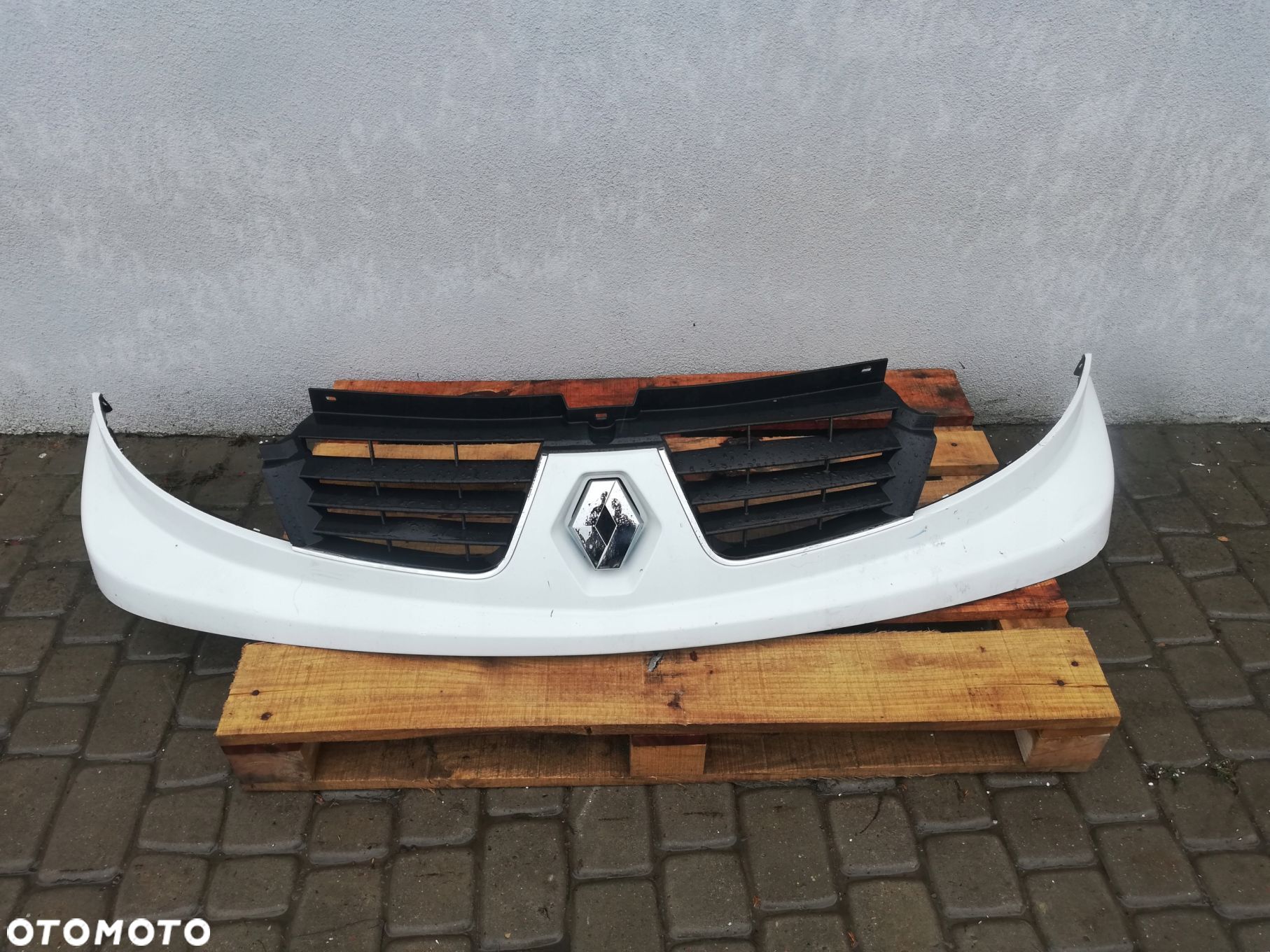 GRILL/ATRAPA RENAULT TRAFIC LIFT II (2006-14) - 1