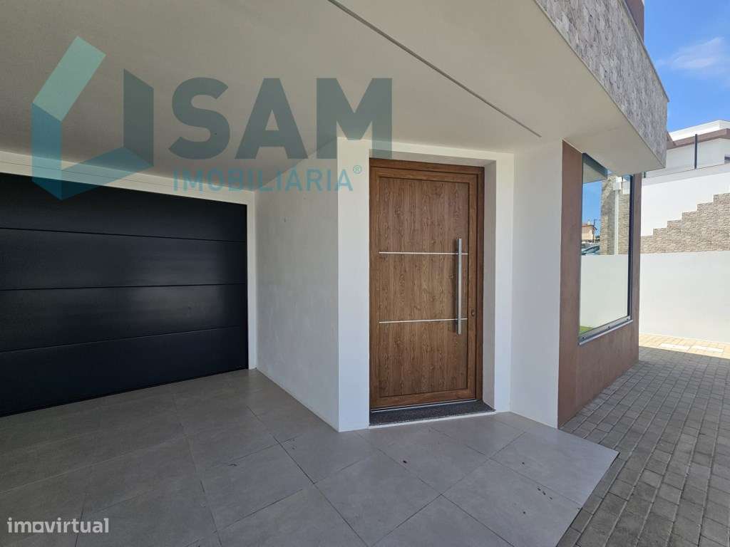 Moradia T4 com jardim e piscina - Grande imagem: 5/36