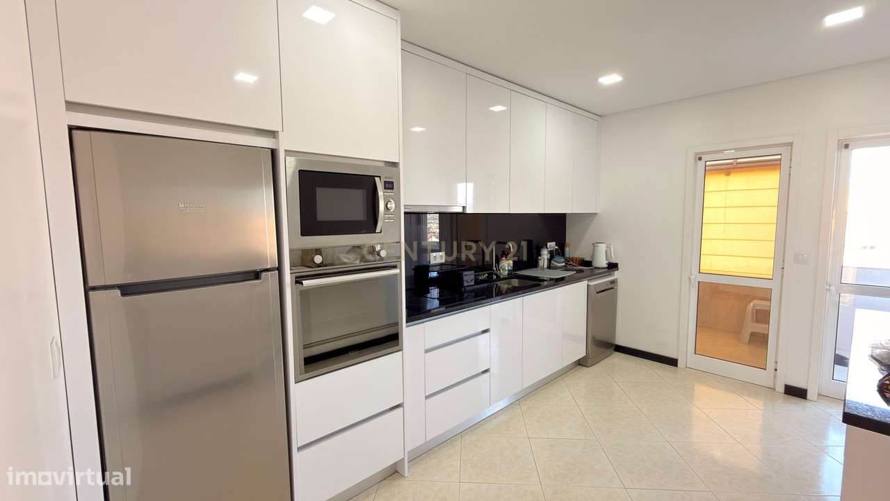 Apartamento T3 em Lousada com Garagem e Varandas - Grande imagem: 3/12