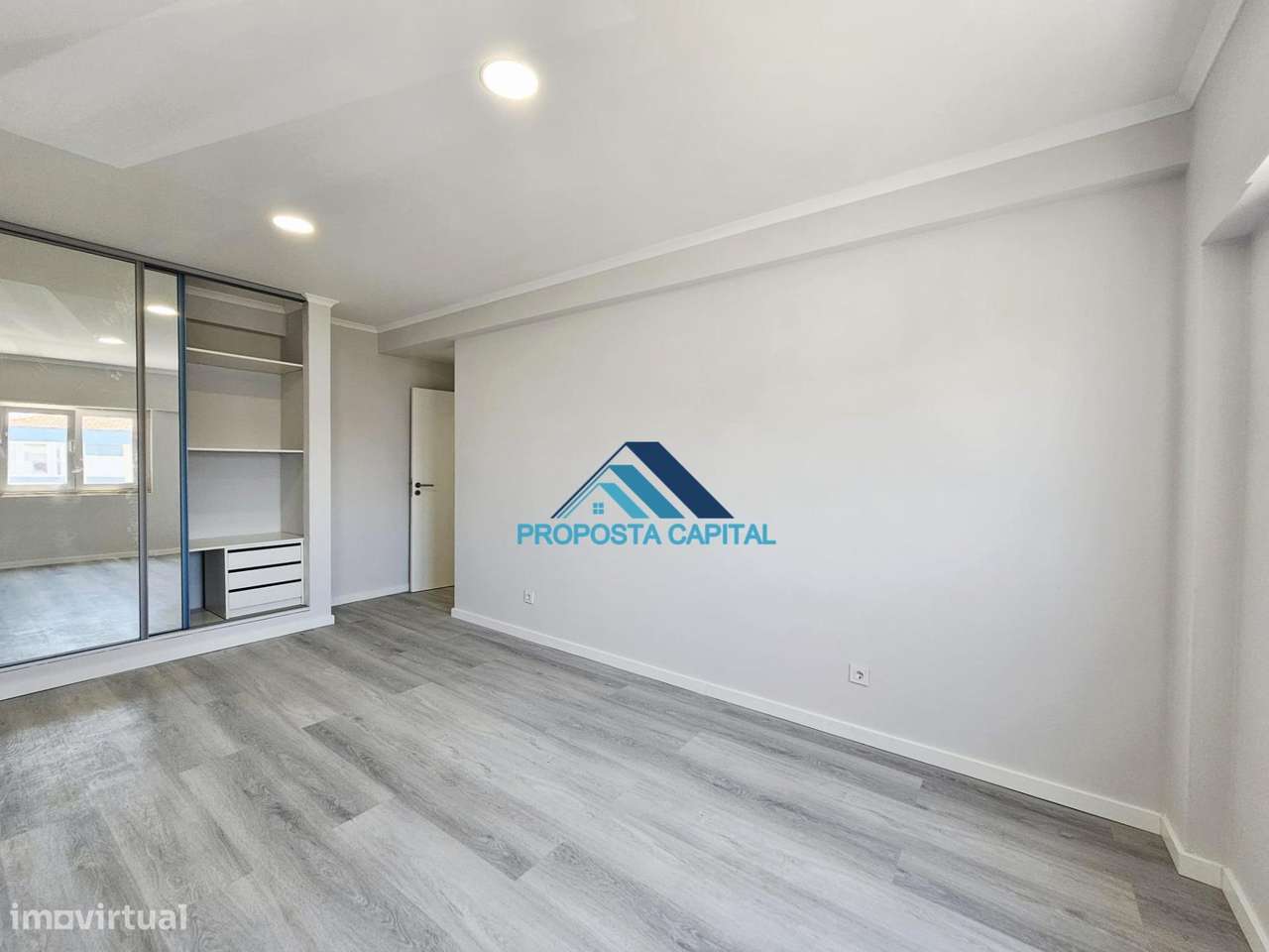 APARTAMENTO T4 REMODELADO CENTRO AMORA-23