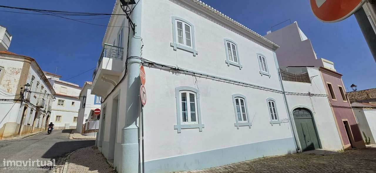 Algarve, para venda, moradia histórica renovada no centro de Lagoa, c-32