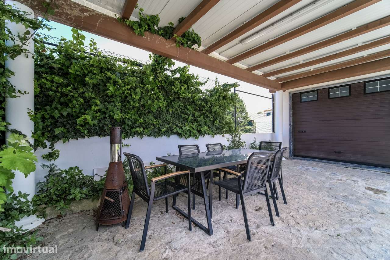 Moradia T5 renovada com piscina, perto da Ericeira.-8