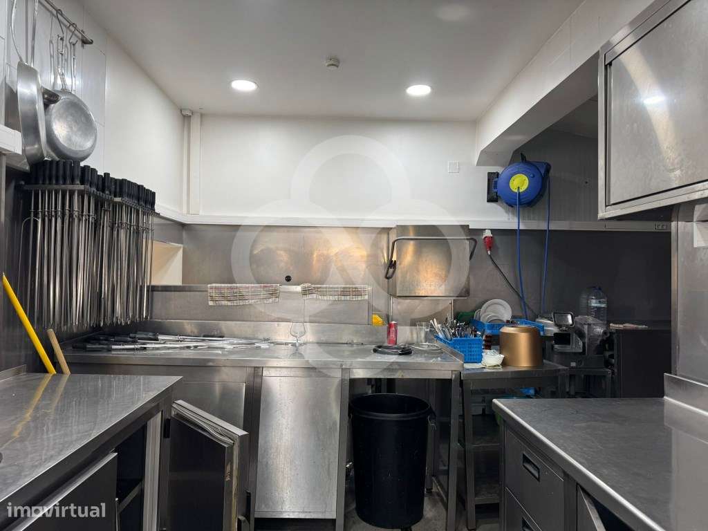 Restaurante churrasqueira cozinha equipada e salas mobiladas em Qui... - Grande imagem: 4/28