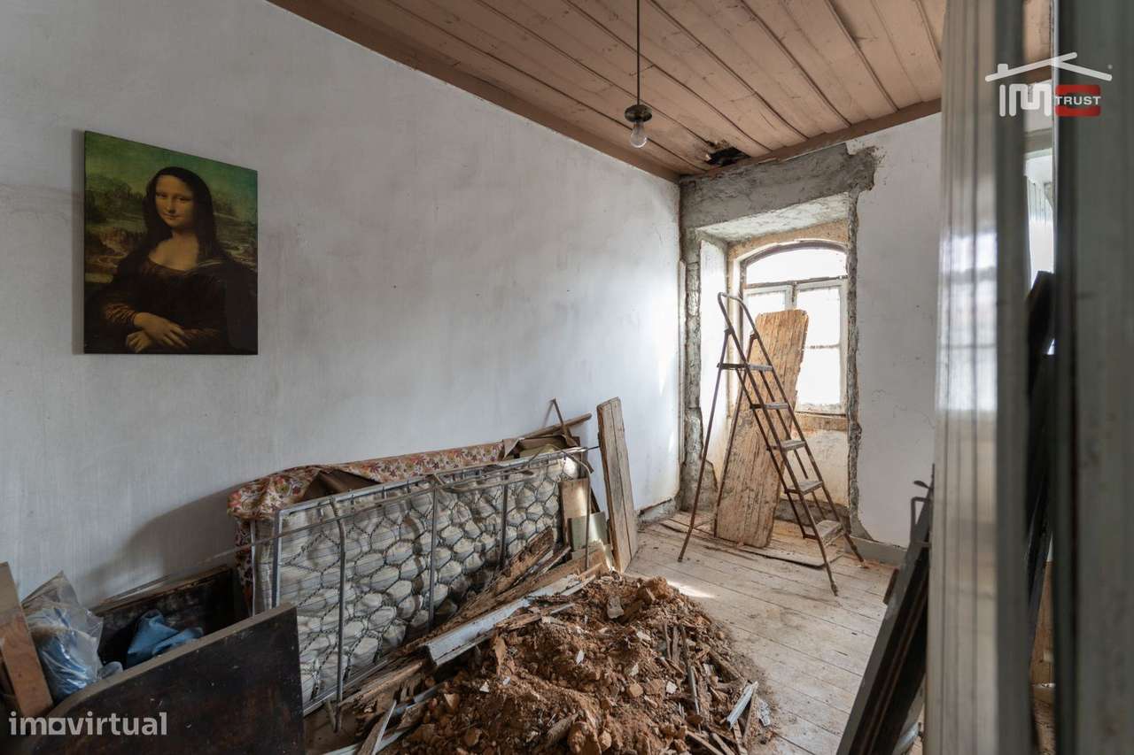 Moradia T2 com Projeto Aprovado em TOMAR já com telhado novo e isol...-10