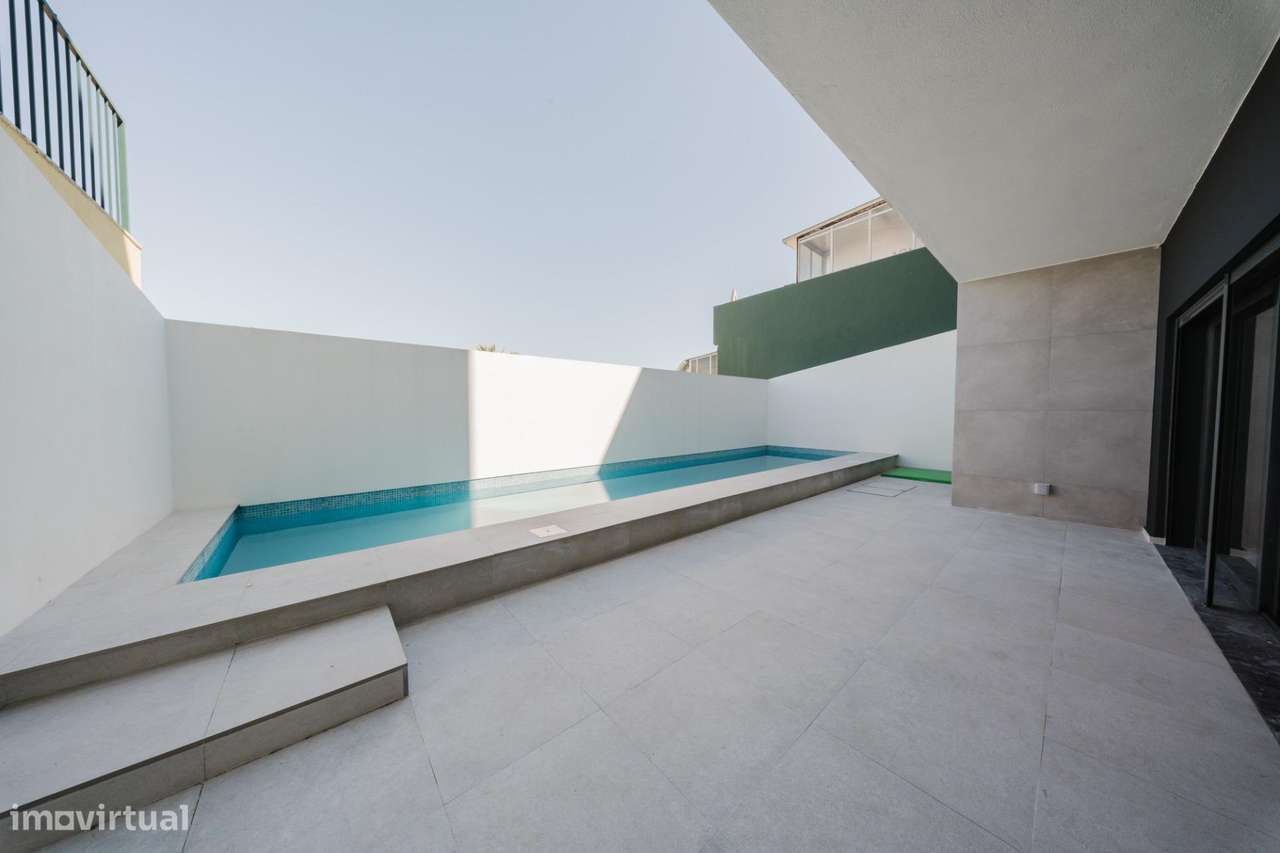 Moradia T5 de Luxo com Piscina e Vista Panorâmica em Mealhada, Loures-42