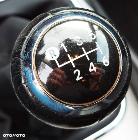 Toyota Avensis 2.0 D-4D Sol+NAVI - 14