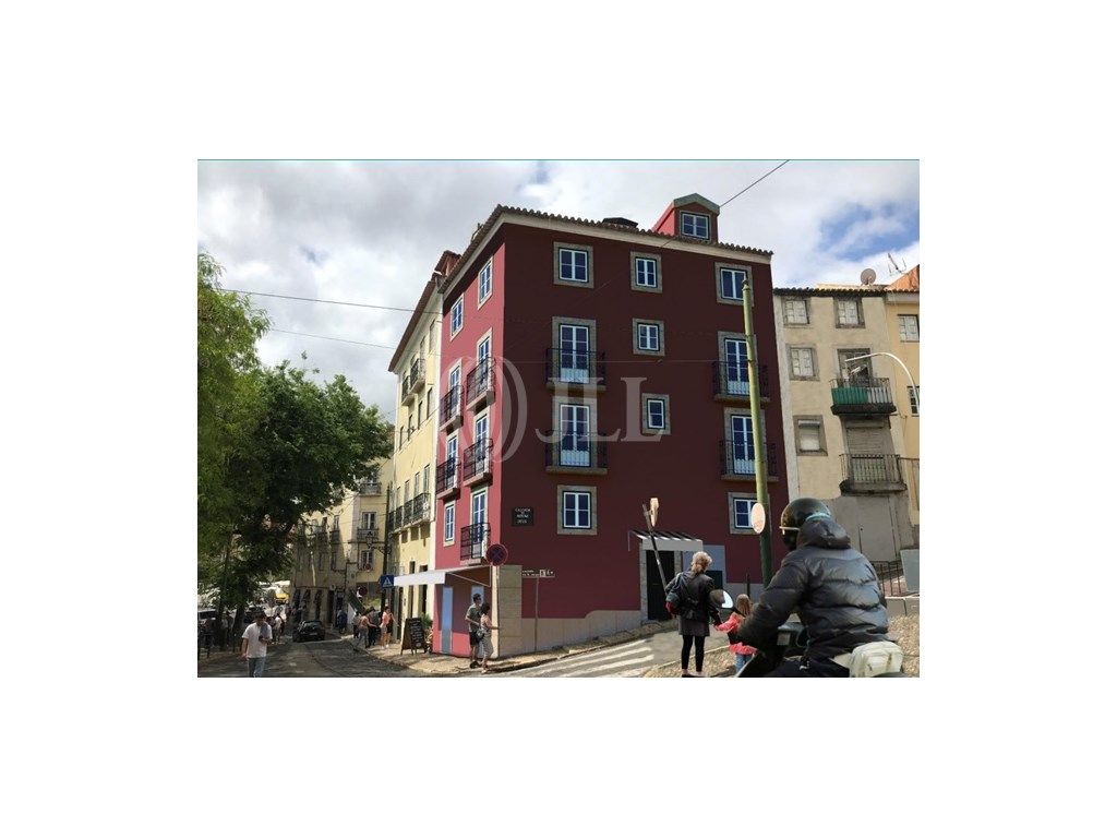 Apartamento T1+1, na Calçada do Menino Deus, Lisboa