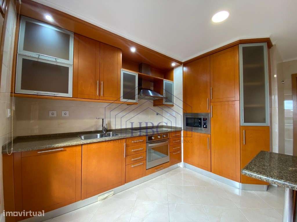 Apartamento T3 nas Colinas do Cruzeiro | 4 Parqueamentos + Arrecadação-9