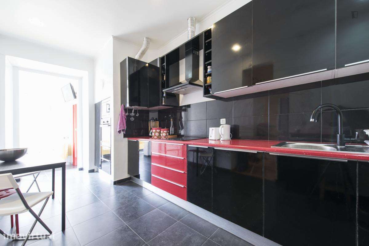 Quarto - localizado em Anjos Lisbon - Grande imagem: 3/15