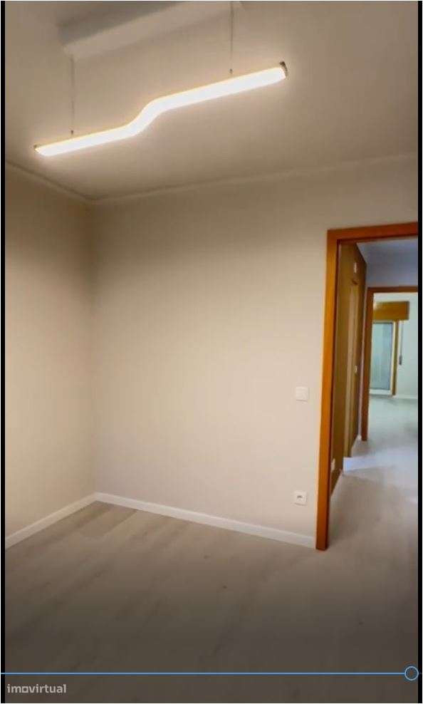 T2+1 Renovado no Centro de Gondomar, junto à Câmara!-12