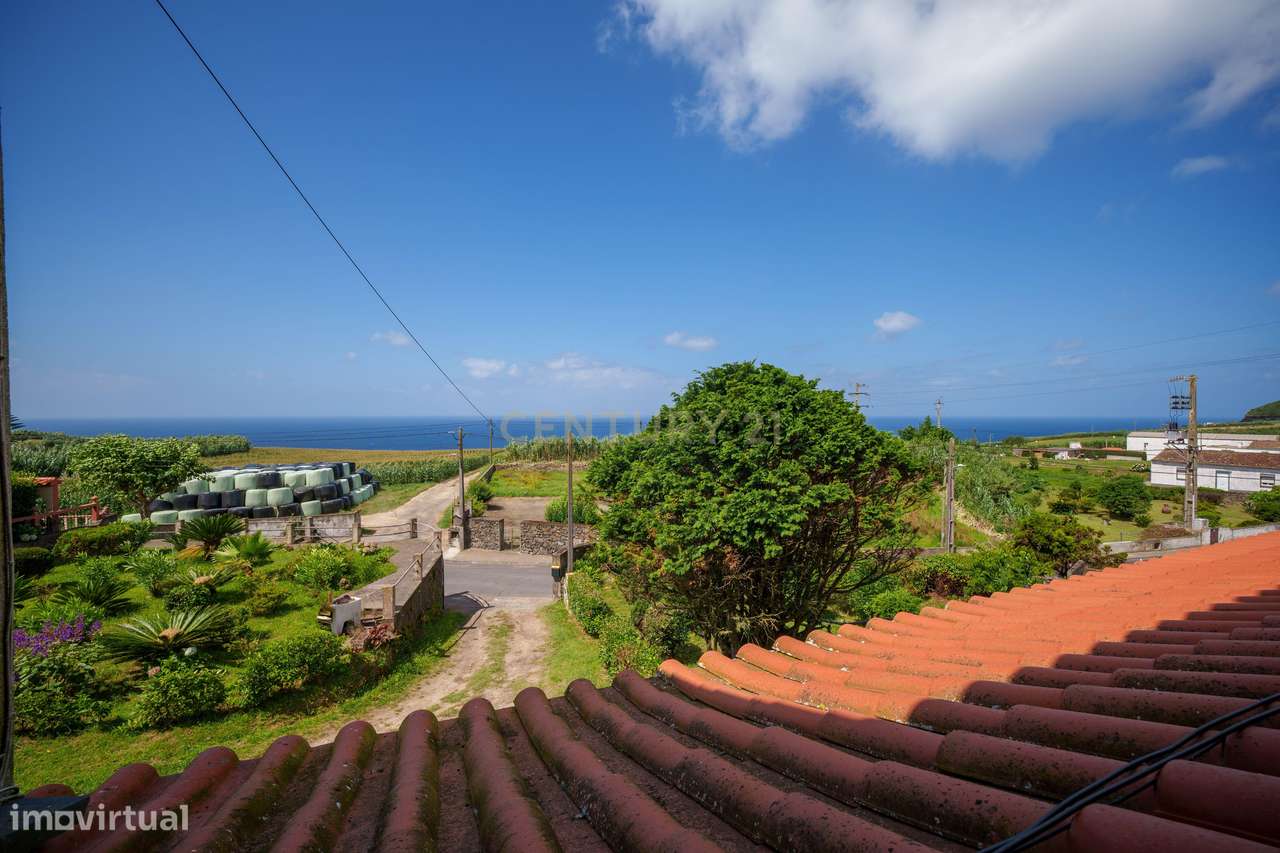 Moradia T4 Isolada com Vista Mar nos Ginetes-29