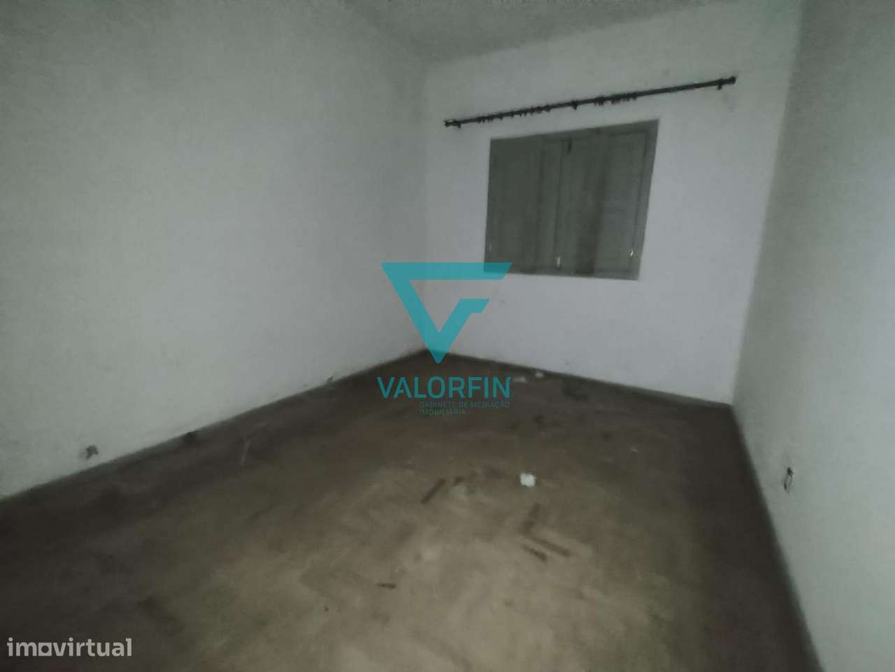 MORADIA T3+2 para Recuperar com Garagem e Terreno | Maceira – Leiria-6