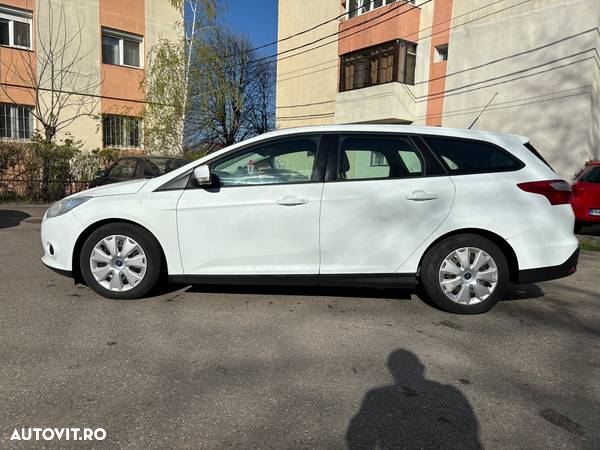 Ford Focus 1.6 TDCi DPF Ambiente - 9