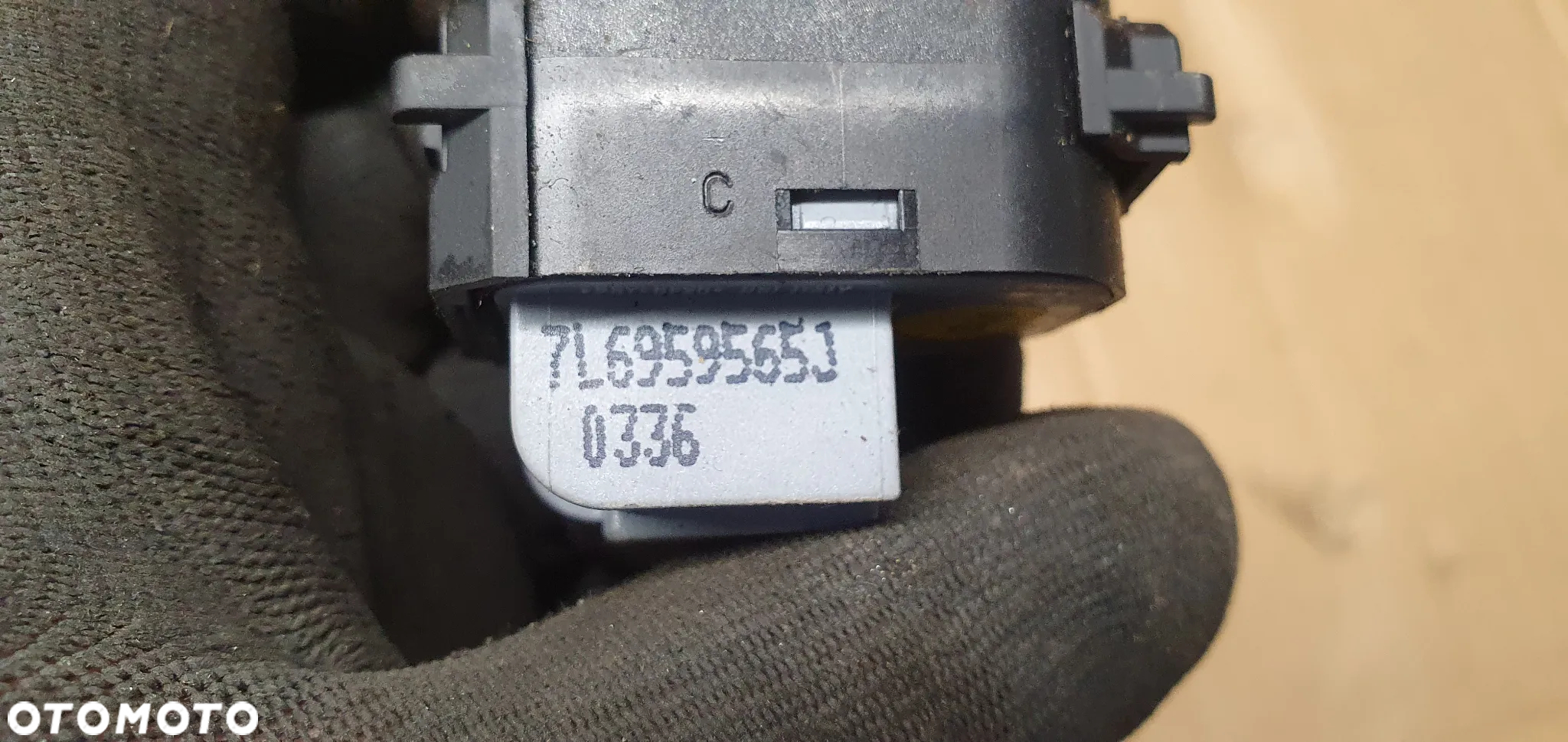 Przełącznik regulacji lusterek VW Touareg 7L6959565J - 5