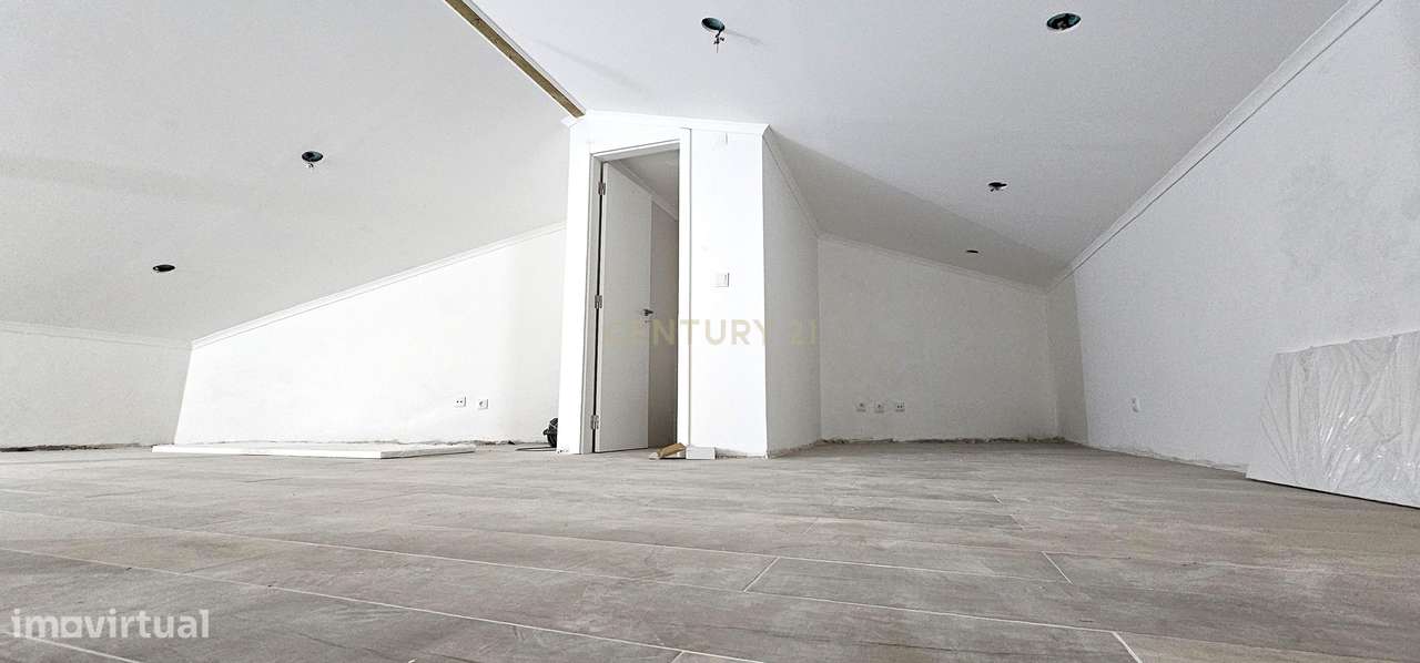 Moradia T2 + 1 no coração do bairro da Ajuda-31